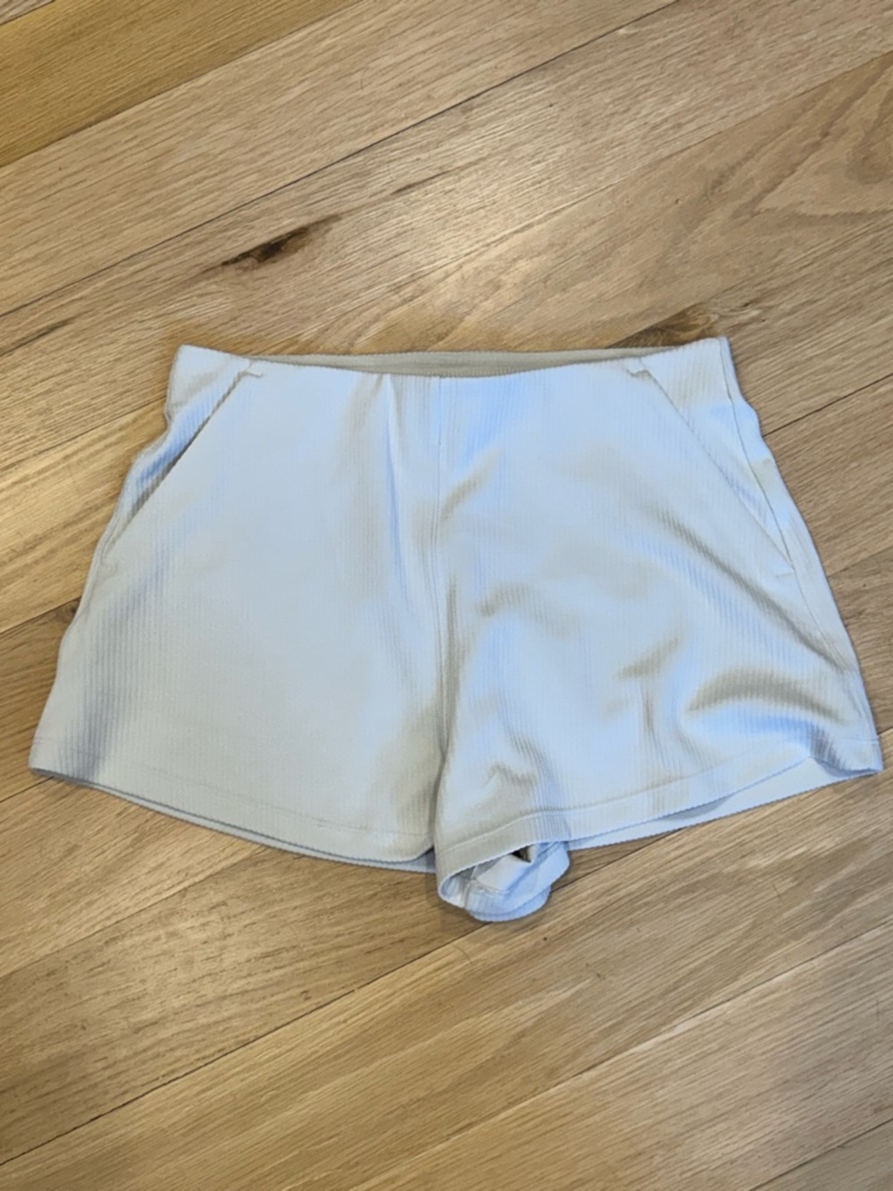 Cream colored Ribbed Women’s Shorts Lululemon size 8